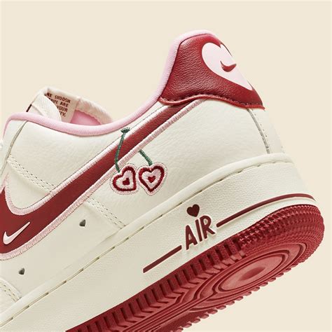 valentines nike shoes